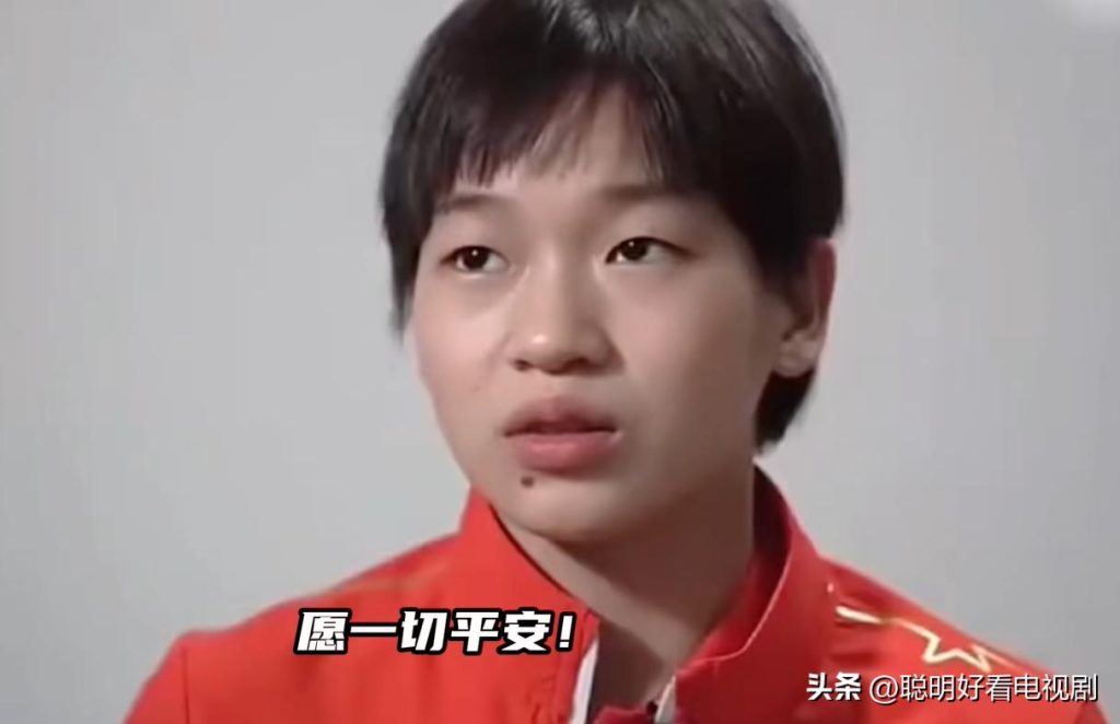 全红婵病床紧牵妈妈手