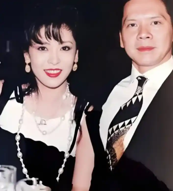 向华强与陈岚成婚