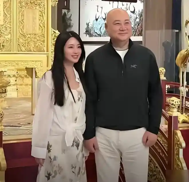迟重瑞与年轻助理关系暧昧