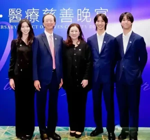 伏明霞梁锦松仨孩子现状曝光 24年婚变传闻竟全是假的