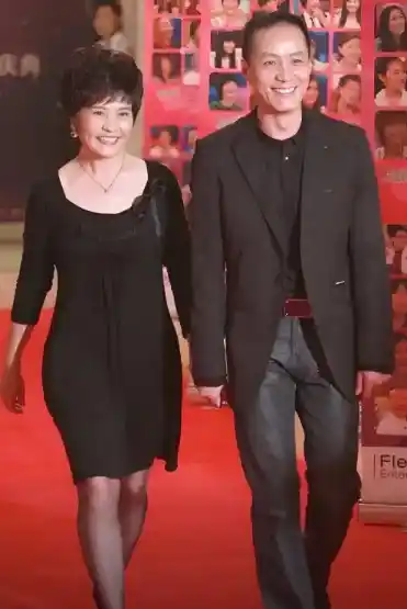 冯远征和妻子梁丹妮