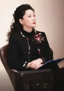 何赛飞生母弃她后如今过得咋样 何赛飞的童年往事