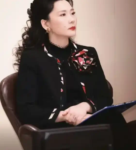 何赛飞的童年往事