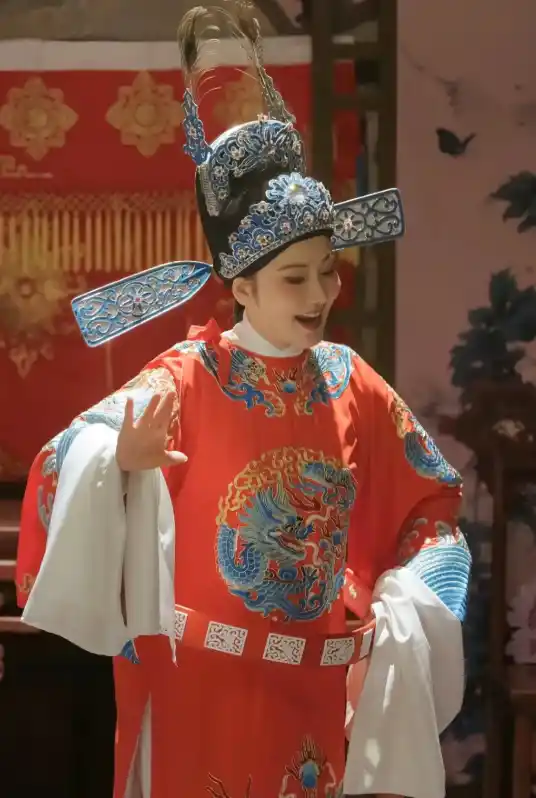 何赛飞少时历经离散孤苦