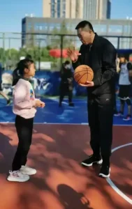 中国乔丹胡卫东退役后竟在干这事？太牛了