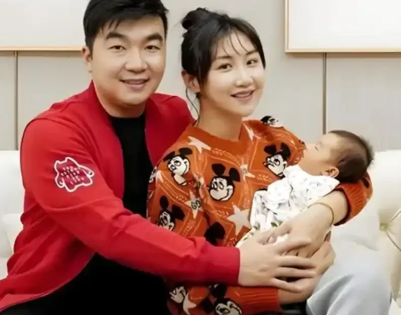 何雯娜梁超婚姻状况