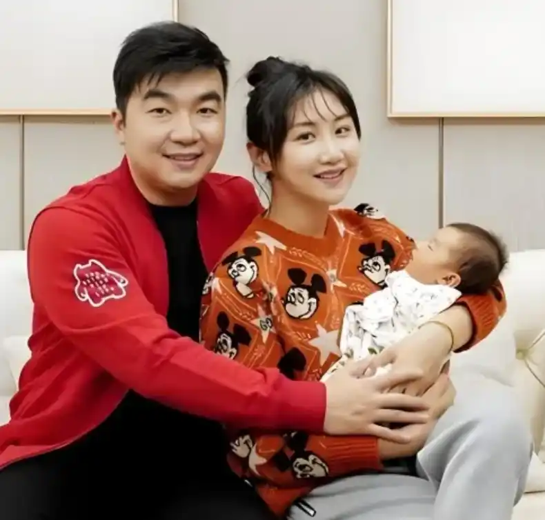 何雯娜梁超婚姻状况