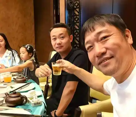 贾冰饭局发言遭背刺