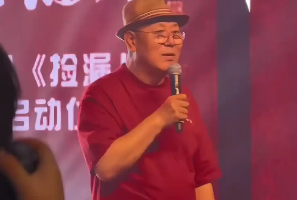 李诚儒自编自导自演了电影《大导归来》