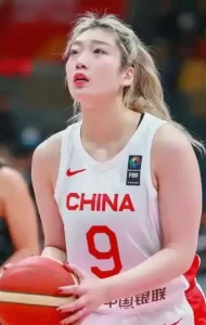 宫鲁鸣急邀李梦归队 女篮这局能翻盘吗