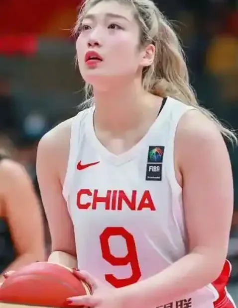李梦归队女篮