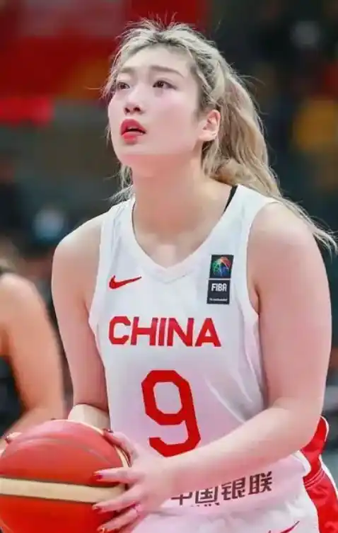 李梦归队女篮