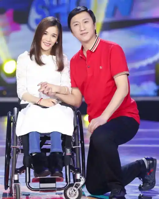 黄健公开场合向桑兰求婚