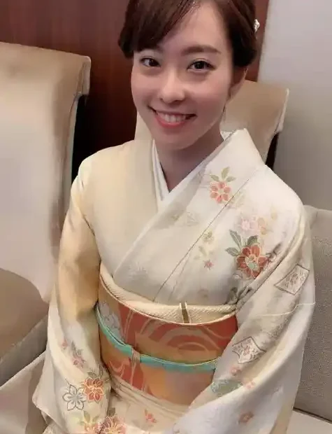 石川佳纯退役狂吃烤肉