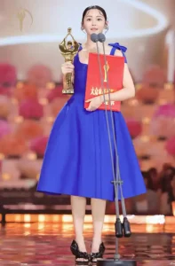 卫诗雅嘴唇缝50多针拿百花奖，无流量无团队，凭实力获观众认可