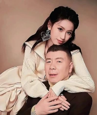 冯小刚携养女徐朵现身