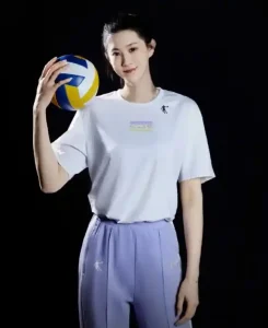 女排第一美女薛明26岁退役，至今单身活成自己喜欢的样子
