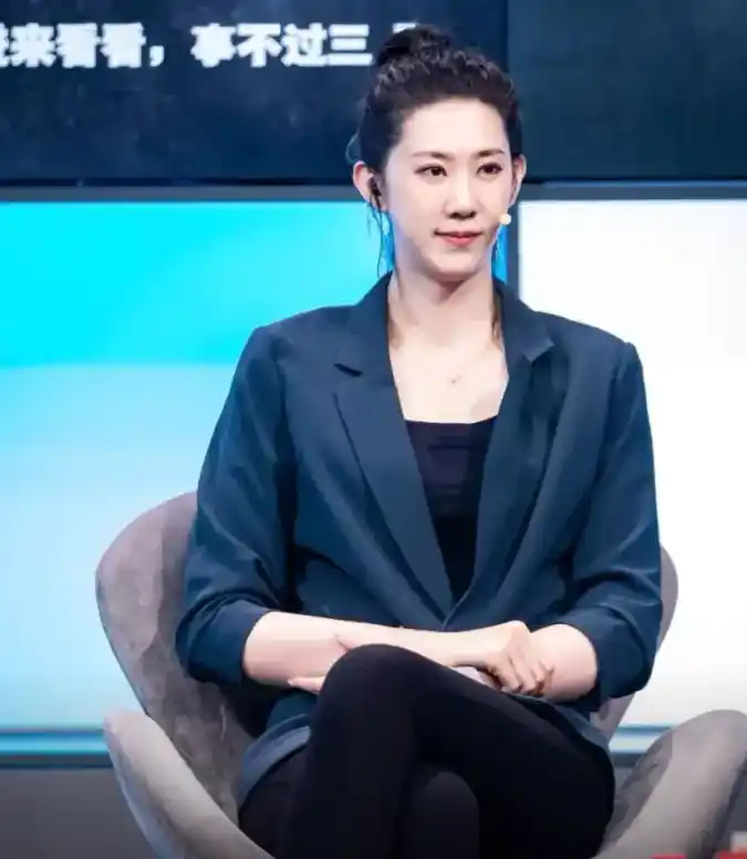 薛明退役后多元经历