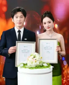 王骁拿奖才知道，杨幂和他私下关系不一般