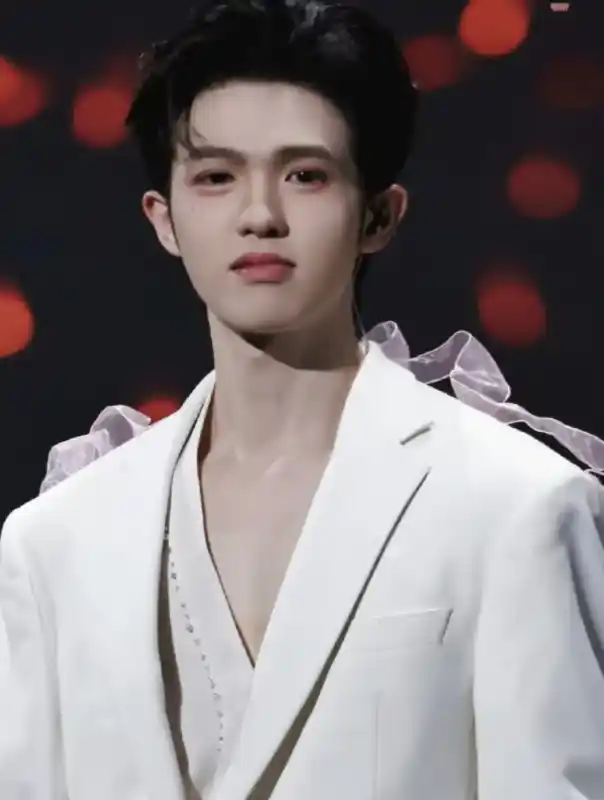 李昊
