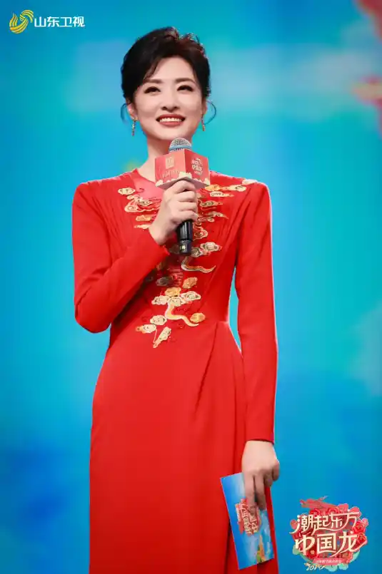 央视女主持人周涛参与综艺录制