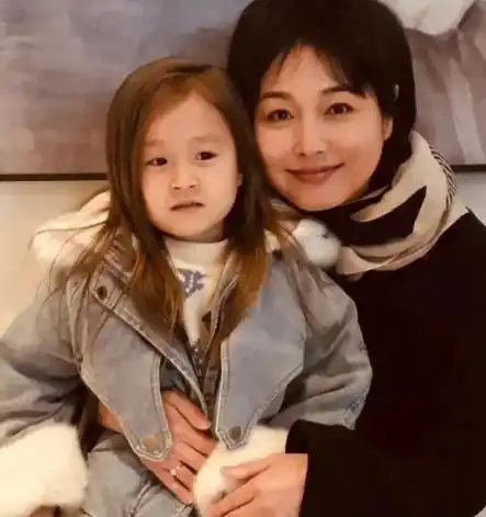 张延女儿近照