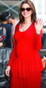 安妮海瑟薇怀三胎状态爆火，孕期保养方法太绝了