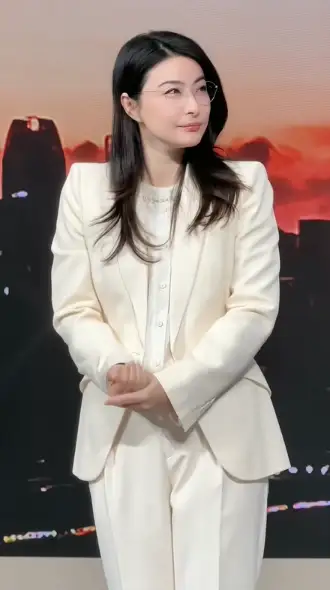 郭晶晶穿搭简洁朴素