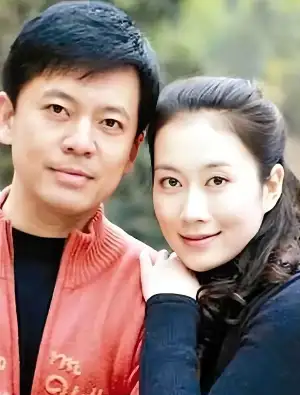 何政军妻子范雨患难与共