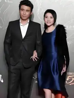 李乃文妻子