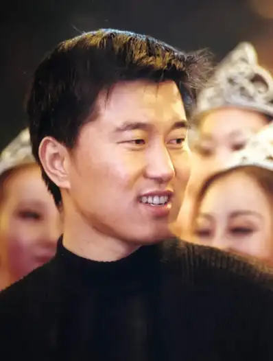 满文军如今定居何处