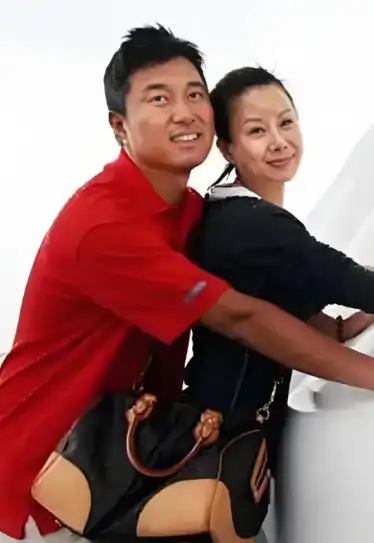 满文军妻子李俐