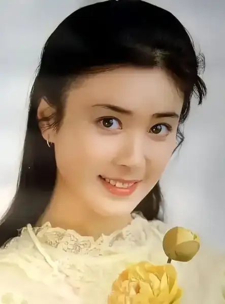 傅艺伟坎坷的一生