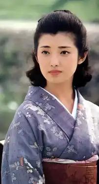After her marriage, Momoe Yamaguchi took her husband's surname and became known as Momoe Miura.
